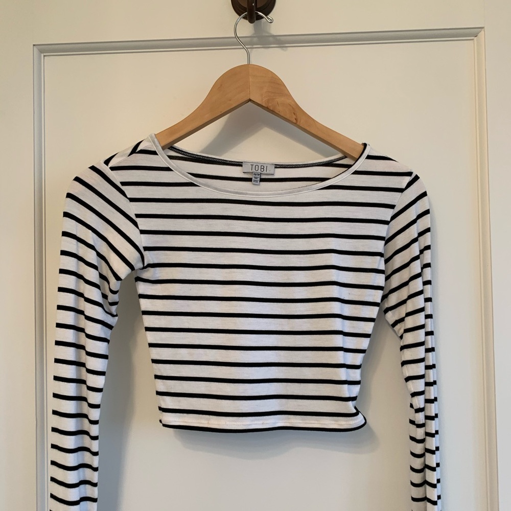 Long sleeved, stripped crop top